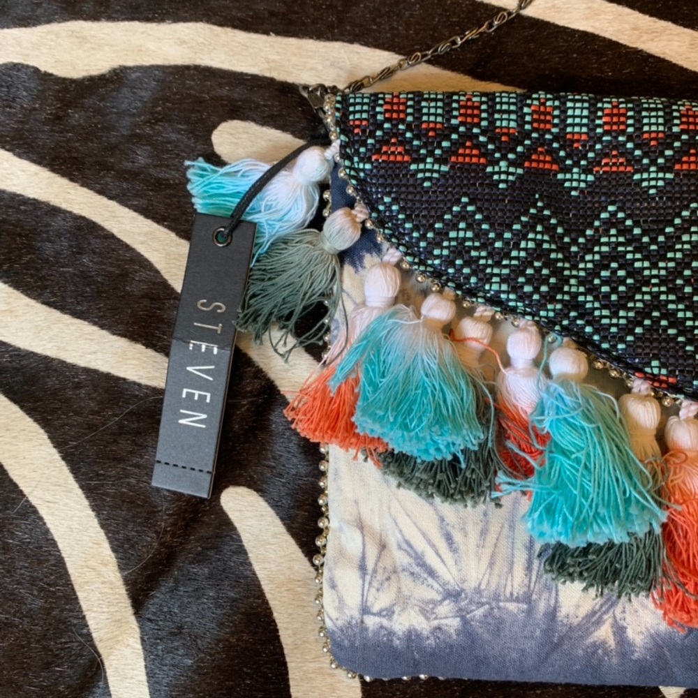 NWT Tasseled Steve Madden Clutch! - Picture 3 of 4